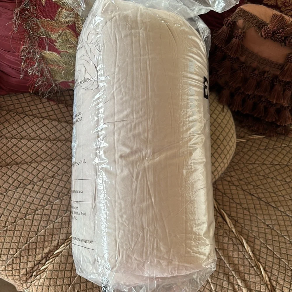 Brand New Bedsure GentleSoft Down Alternative Comforter Queen Beige